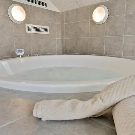 Σπίτι διακοπών 5 Bedroom Awesome In Bogense Bogense