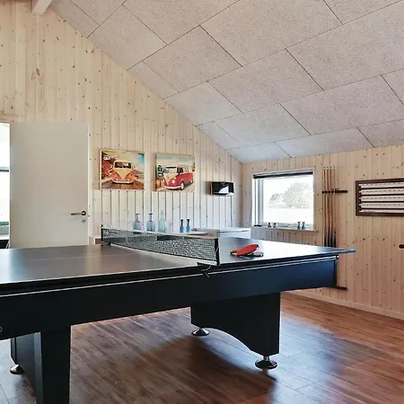 Σπίτι διακοπών 5 Bedroom Awesome In Bogense