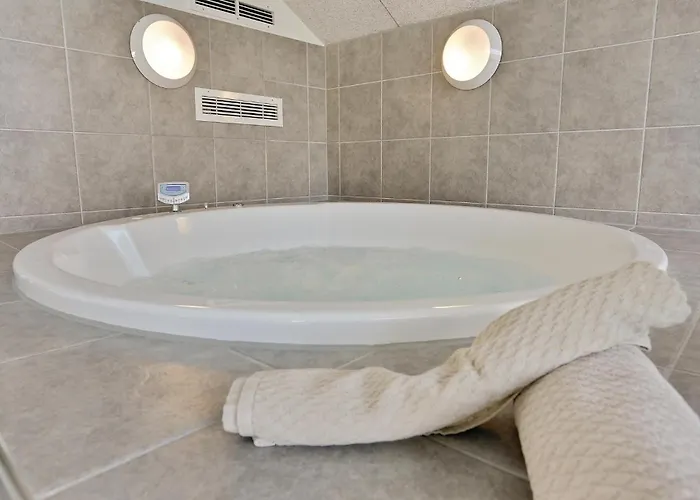 Ferienhaus 5 Bedroom Awesome In Bogense